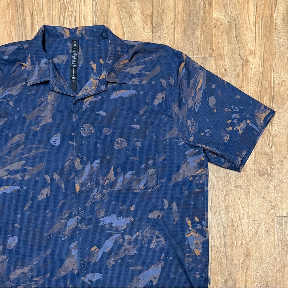 **LULULEMON** men’s performance button down SIZE … - image 1